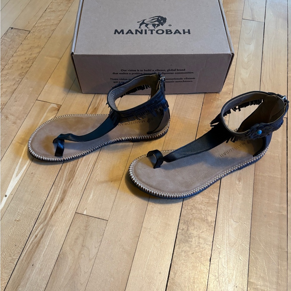 NWT Manitobah Wasaga Ankle Sandal in Black size 9